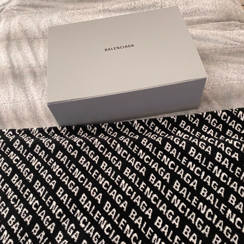 AUTHENTIC BALENCIAGA ALLOVER LOGO BLANKET